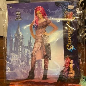 Brand new Descendants Audrey costume and wig. Size Large
